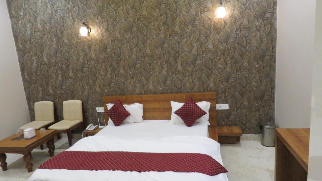 Raja Ji Hotels & Restaurant Jind Esterno foto