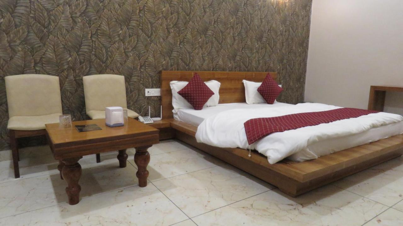 Raja Ji Hotels & Restaurant Jind Esterno foto